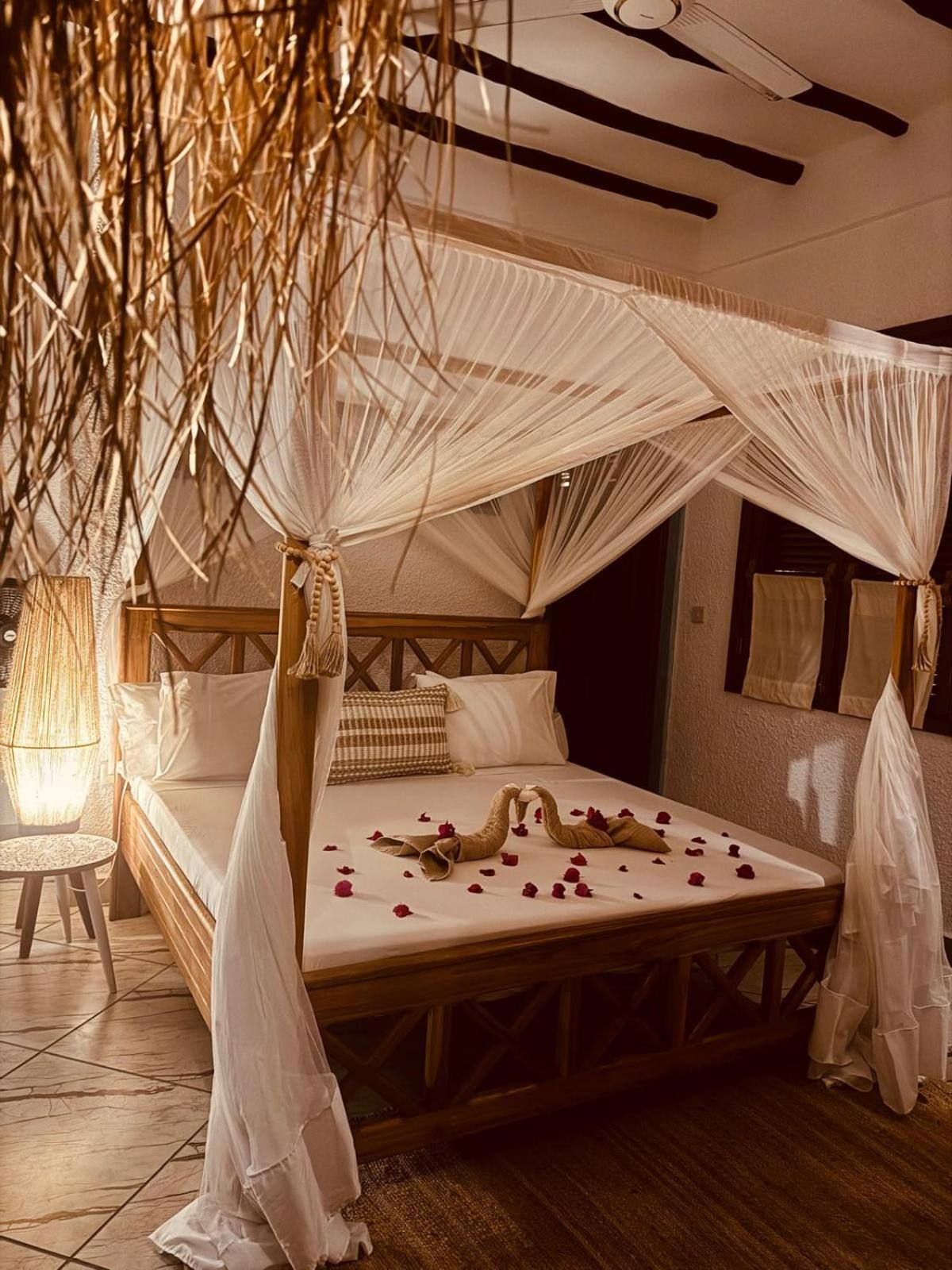 Boheme Zanzibar Bed & Breakfast จัมเบียนี ภายนอก รูปภาพ